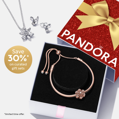 Pandora Campaign 56 Wrap up a special set to make their season unforgettable. EN 1000x1000 1