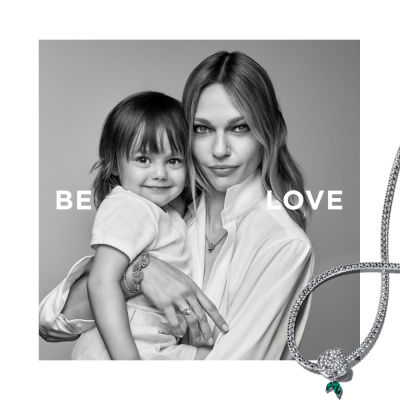 Pandora Campaign 135 Show Mom your gratitude with flowers she can enjoy all year long from Pandora. EN 1000x1000 1